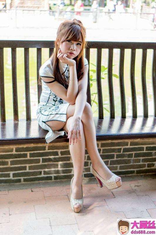 美腿番外篇系列长腿美模小蝶旗袍丝袜高跟美腿旅拍